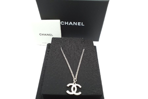 ファッションのCHANEL（シャネル)