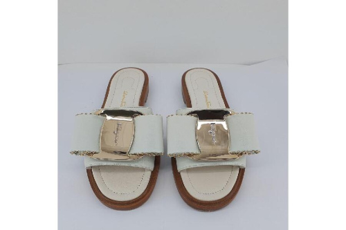 サンダルのサルヴァトーレフェラガモ（Salvatore Ferragamo）
