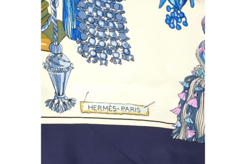 スカーフのエルメス(HERMES)