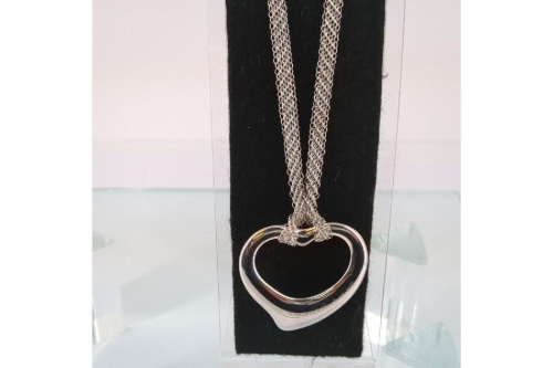 ジュエリーのネックレス