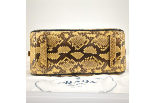 プラダ(PRADA)