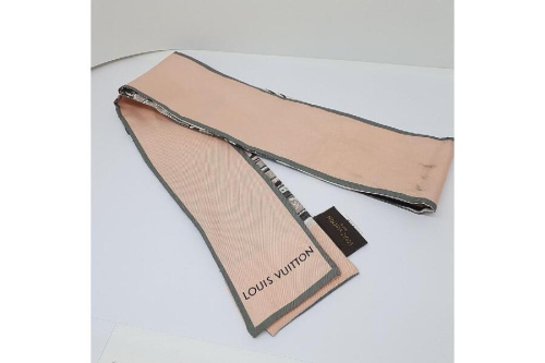 スカーフのルイ・ ヴィトン（LOUIS VUITTON）