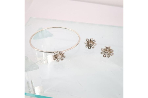 ジュエリーのブレスレット