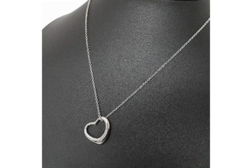 ジュエリーのネックレス