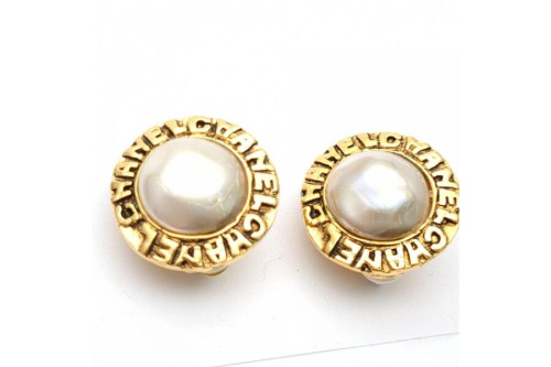 ジュエリーのイヤリング