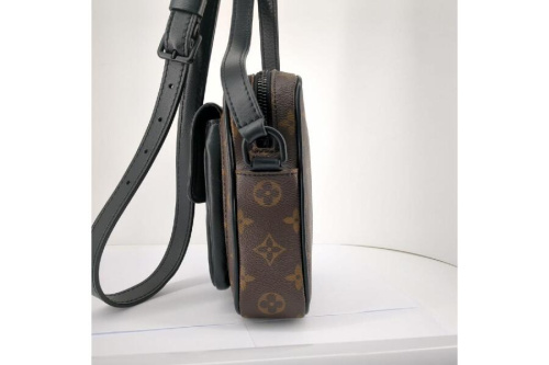 ルイ・ ヴィトン(LOUIS VUITTON)のクリストファーウェアラブルウォレット