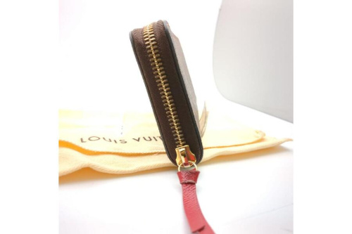 長財布のルイ・ ヴィトン(LOUIS VUITTON)