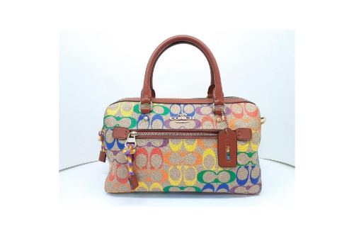 ショルダーバッグのコーチ（COACH）