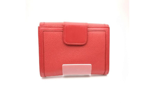 3つ折り財布のプラダ（PRADA）