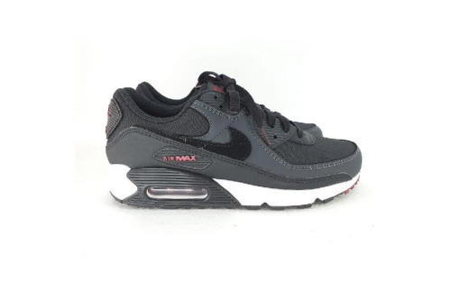 スニーカーのナイキ（NIKE）