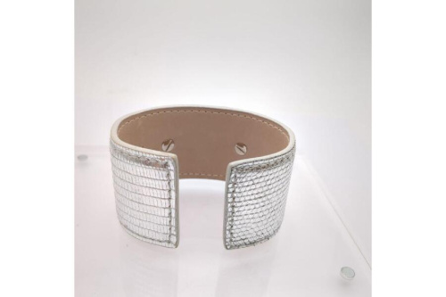 ブルガリ（BVLGARI）のレザーバングル