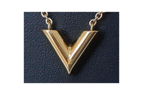 ルイ・ ヴィトン（LOUIS VUITTON）のエセンシャルVゴールド