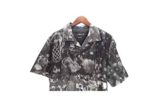 トップスのナイキ（NIKE）