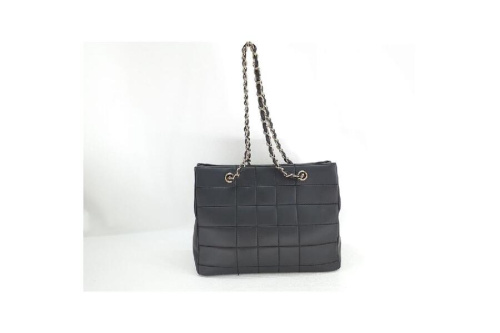 ショルダーバッグのシャネル(CHANEL)