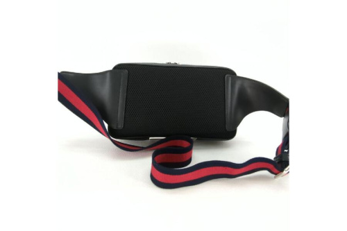 ボディバッグのグッチ（GUCCI）