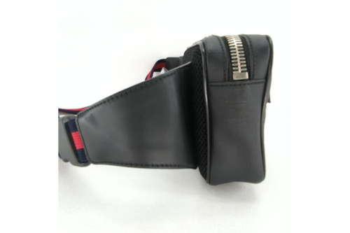 GGスプリームのウエストポーチ 斜め掛け