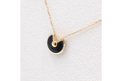 ネックレスのカルティエ（Cartier）