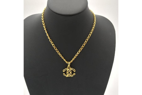 ジュエリーのネックレス