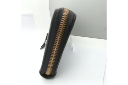 ジッピーウォレットのモノグラムアンプラント