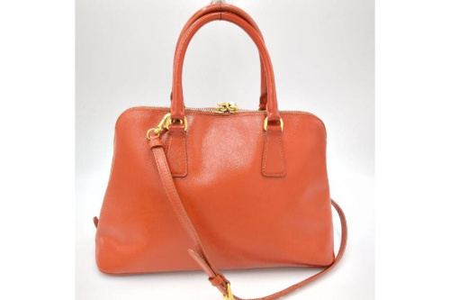 ハンドバッグのプラダ（PRADA）