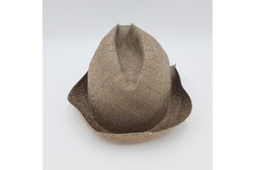 ストローハットのピンバッジ付