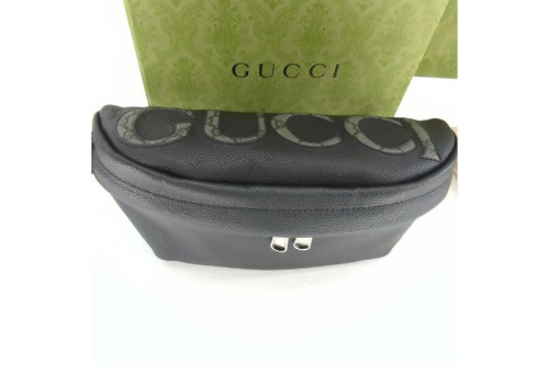 バッグのウエストポーチ