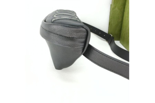 GGスプリームのボディバッグ