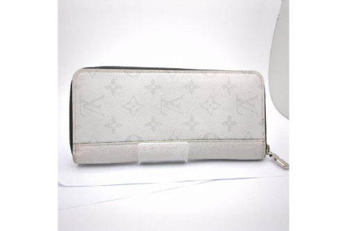 長財布のルイ・ ヴィトン（LOUIS VUITTON）