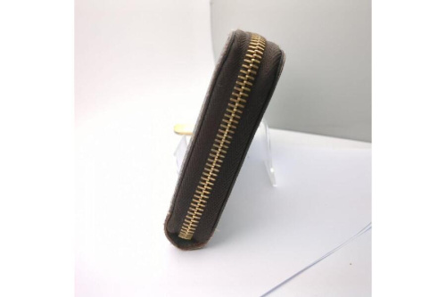 ジッピーウォレットのモノグラム