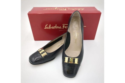 パンプスのサルヴァトーレフェラガモ（Salvatore Ferragamo）