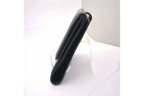 キャビアスキンのブラック ココマーク