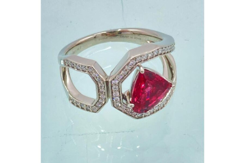 ジュエリーの指輪