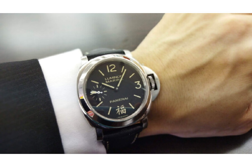 ファッションの腕時計