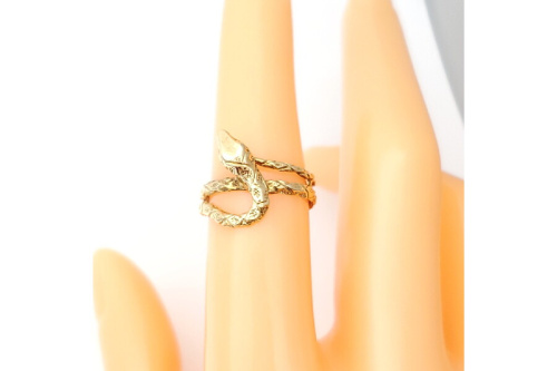 貴金属のリング