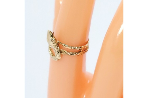 指輪のスネークモチーフ