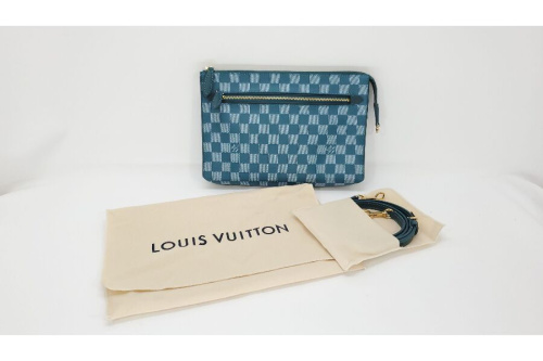 LOUIS VUITTON(ルイヴィトン)のクラッチバッグ