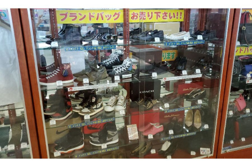 中古スニーカーのロウカット