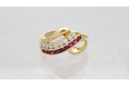 中古リングのルビー