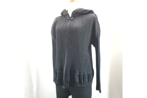 ファッションのISSEY MIYAKE（イッセイミヤケ）