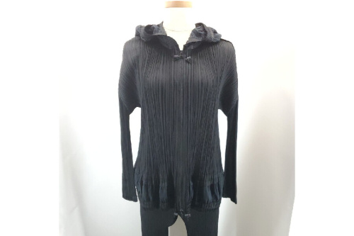 ISSEY MIYAKE（イッセイミヤケ）のプリーツプリーズ