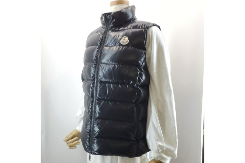 ファッションのMONCLER（モンクレール）
