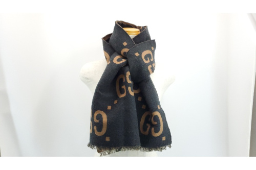 マフラーのGUCCI（グッチ）