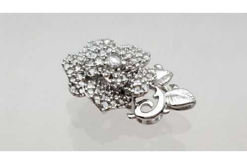 ペンダントトップのK18ホワイトゴールド