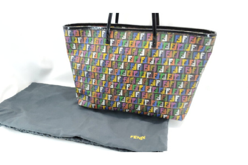 ブランドバッグ・財布のFENDI(フェンディ)
