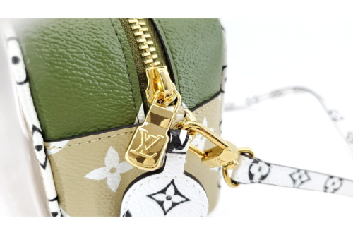 ビーチポーチのM67610