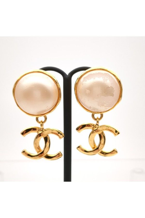 ファッションのCHANEL（シャネル）