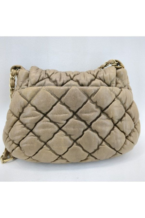 ショルダーバッグのシャネル（CHANEL）