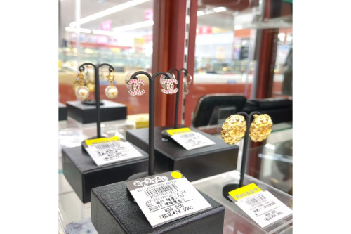 ジュエリーのピアス
