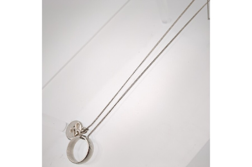 リングネックレスモノグラムのユニセックスアクセサリー