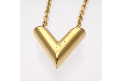 エセンシャルVのゴールドアクセサリー